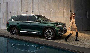 Geely Monjaro студийное фото