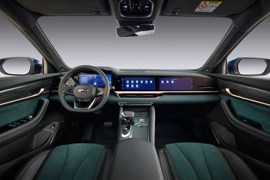 Geely Monjaro вид сбоку